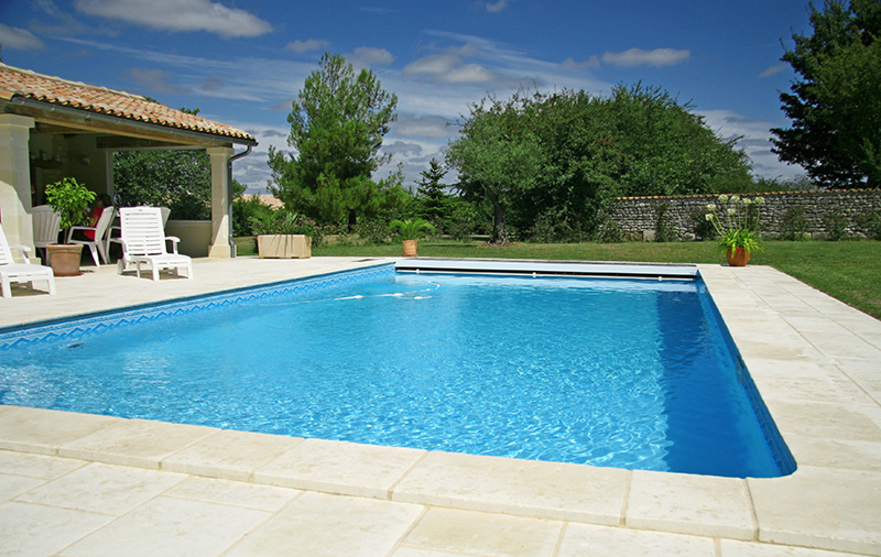 Sécuriser la piscine de sa location de vacances