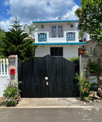 L entree principale de la villa
