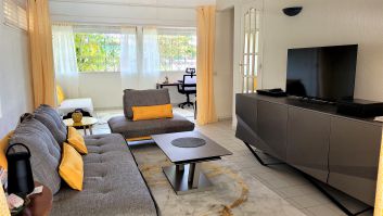 Villa KAZ A BAR : salon TV wifi