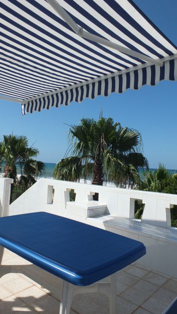 Deux villas sont pourvues chacune d'une terrasse privée, avec vu