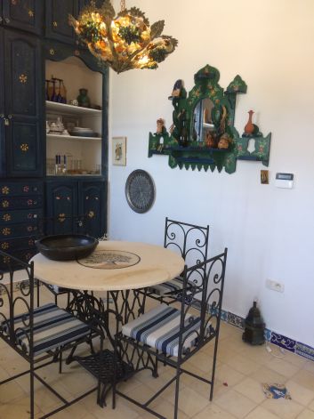 La skifa : coin à manger près de la cuisine