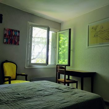 l'une des deux chambres