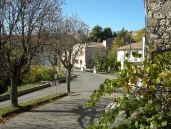 Entrée dans le village de Reillanne