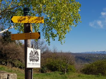 Croisee des chemins à Montjustin