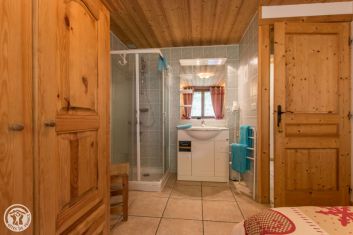 suite télé /dvd n° 3   avec salle de bain en suite et coin enfan