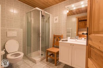 salle de douche de la chambre n°4