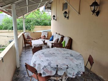 Terrasse couverte avec accès direct de la cuisine et de l'extéri